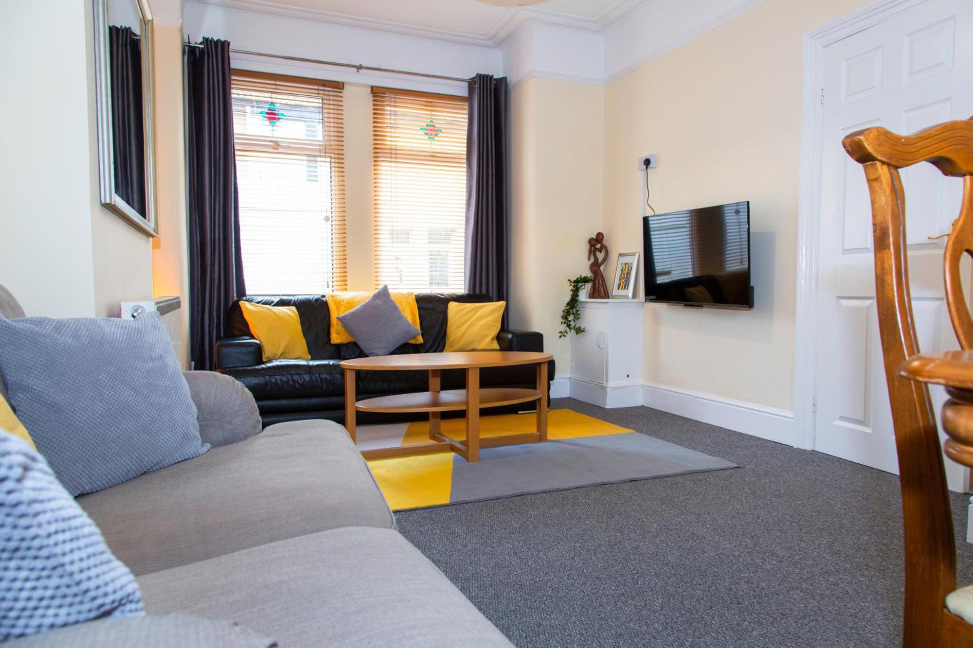 Newly Launched 3 Bedroom House With Free Parking Litherland Dış mekan fotoğraf
