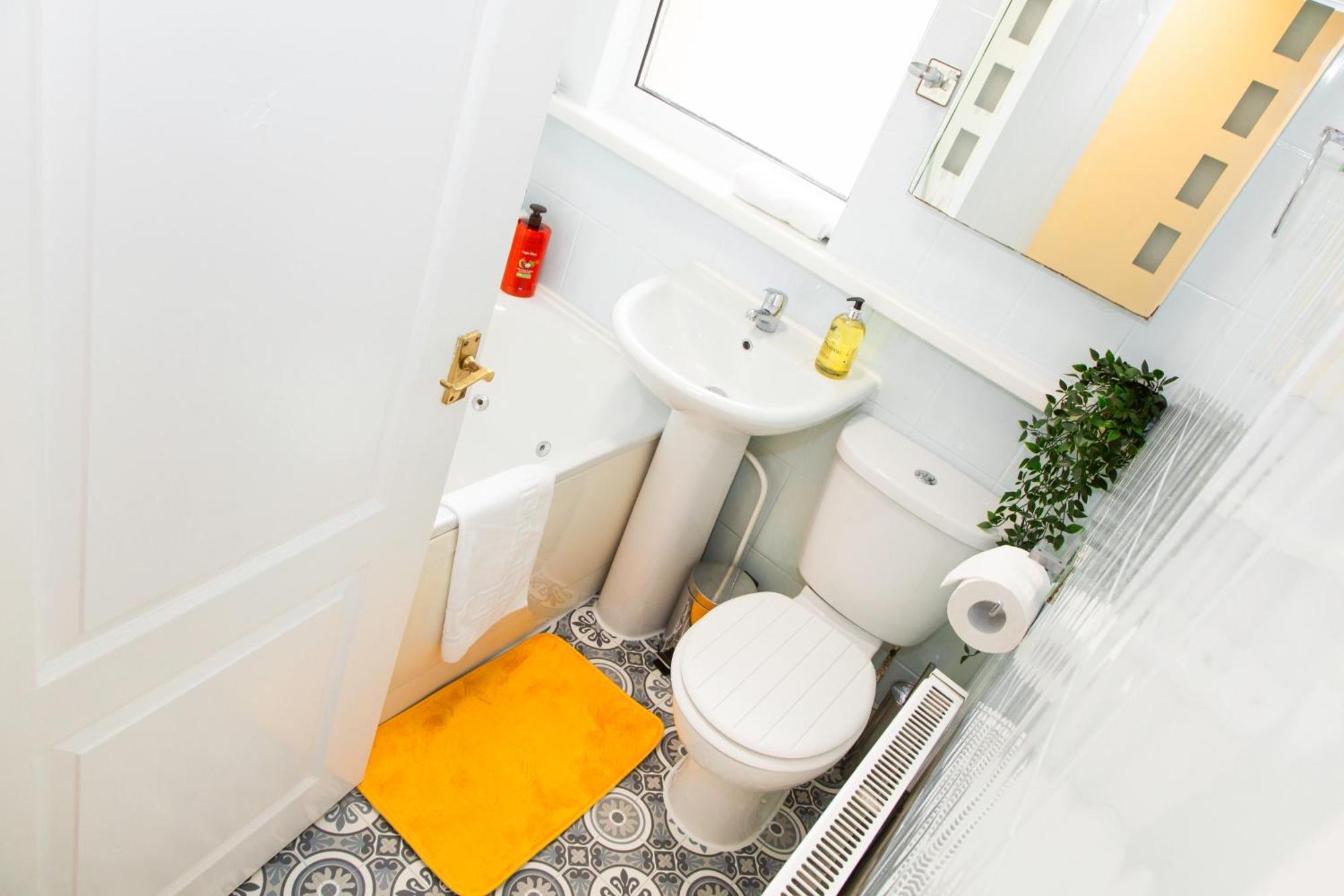 Newly Launched 3 Bedroom House With Free Parking Litherland Dış mekan fotoğraf